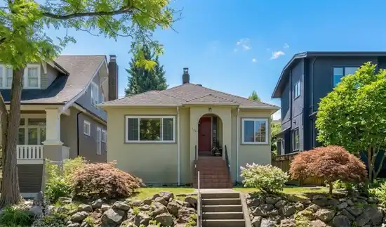 128 W 20TH AVENUE, Vancouver BC V5Y 2C3