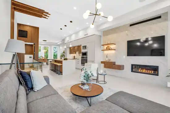 2380 MARINE DRIVE, West Vancouver BC V7V 1K8