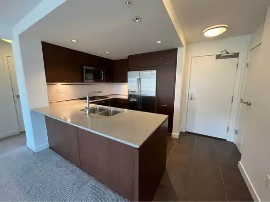 3XX 2940 KING GEORGE BOULEVARD, Surrey BC V4P 0E4