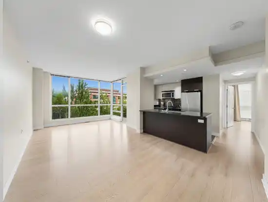 605 2968 GLEN DR., Coquitlam BC V3B 0C4