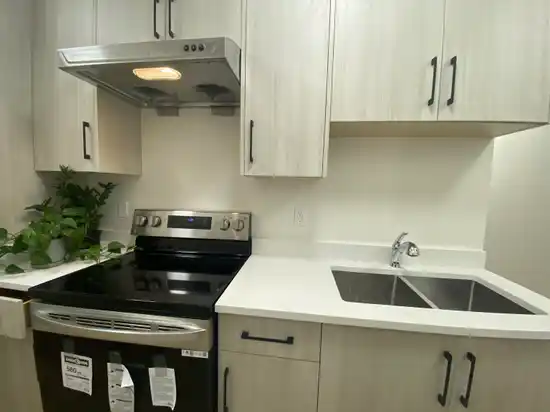 2 Bed Suite 7542 LINDRICK COURT, Burnaby BC V5A 3Y5