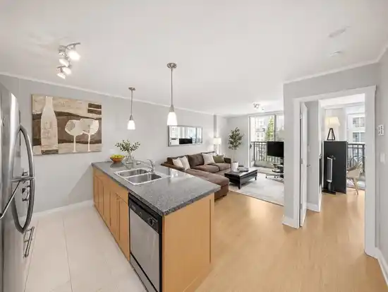 605 989 RICHARDS STREET, Vancouver BC V6B 6R6