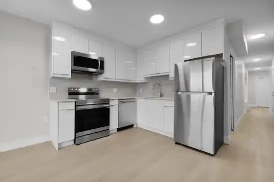 406 3050 KINGSWAY, Vancouver BC V5R 5J7