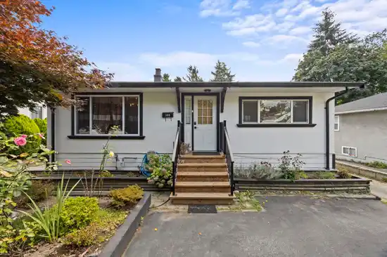 300 TENTH AVENUE, New Westminster BC V5G 4L7