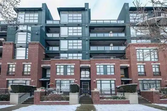 22** W 12TH AVENUE, Vancouver BC V6K 4T5