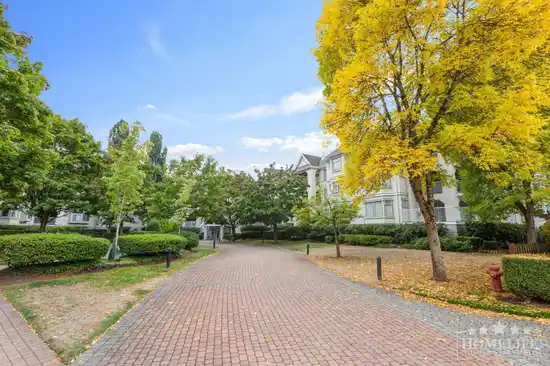 121 20894 57 AVENUE, Langley BC V3A 8M7