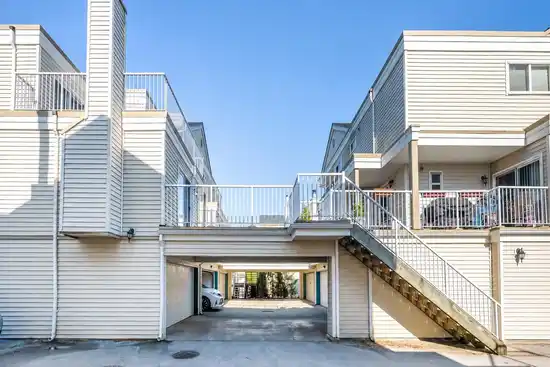 10077 156 STREET, Surrey BC V3R 4L6