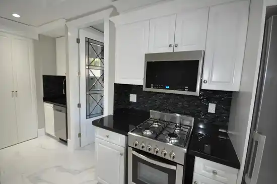 7505 KINGSWAY, Burnaby BC V3N 3C1