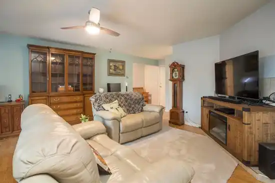 Main-9890 LYNDHURST STREET, Burnaby BC V3J 1G1