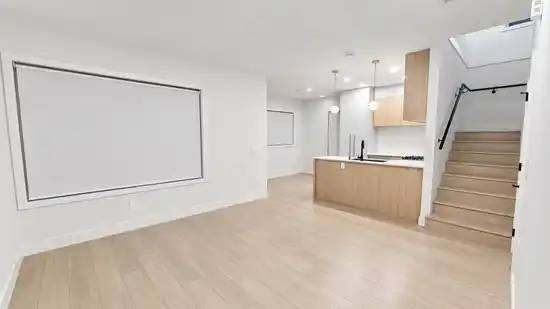3 8300 NO 3 ROAD, Richmond BC V7C 1P2