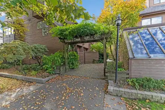 3295 MOUNTAIN HIGHWAY, North Vancouver BC V7K 2H4