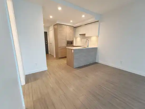 2502 13615 FRASER HIGHWAY, Surrey BC V3T 0P7