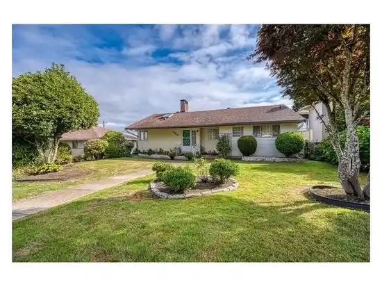 Lower Suite 5640 SARDIS CRESCENT, Burnaby BC V3E 3N2