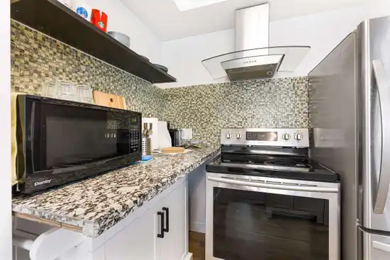 1406 1050 BURRARD, Vancouver BC V6Z 2S3