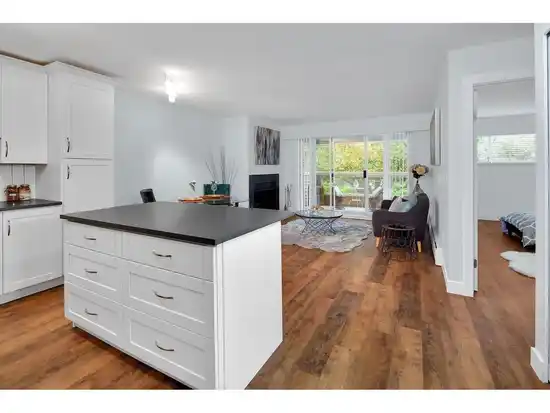 218 932 ROBINSON STREET, Coquitlam BC V3J 7R8