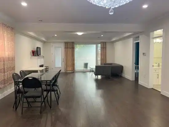 Ground Level 13766 NORTH BLUFF ROAD, Surrey BC V4B 3B9