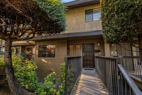 6890 BEECHCLIFFE DRIVE, Burnaby BC V5B 4R3