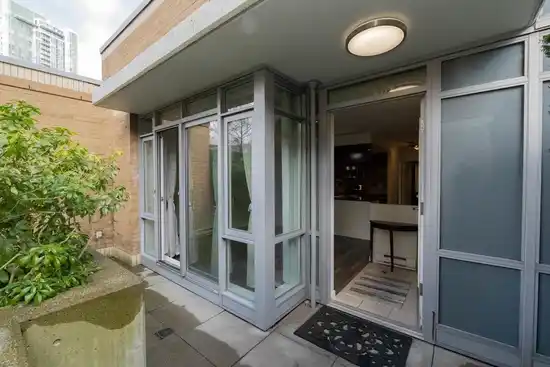 2M 1033 MARINASIDE CRESCENT, Vancouver BC V6Z 3A3