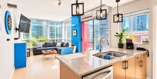 702 1211 MELVILLE STREET, Vancouver BC V6E 0A7