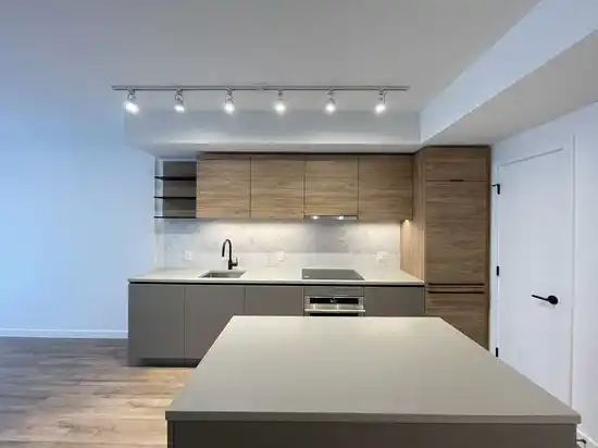 7XX 10448 UNIVERSITY DR, Surrey BC V3T 0S7