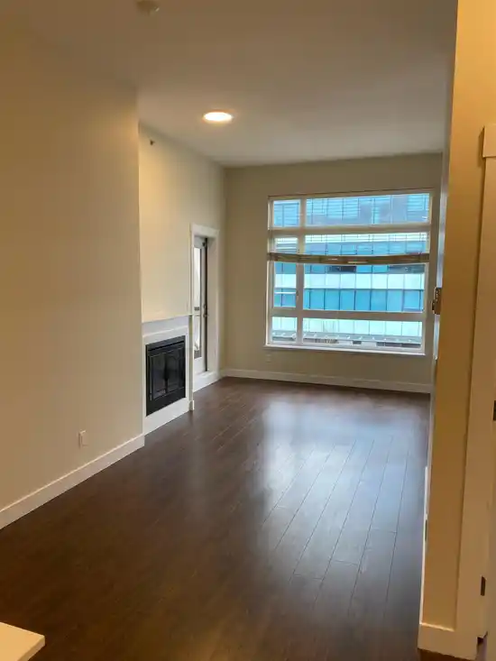 404 10822 CITY PARKWAY, Surrey BC V3T 5X9
