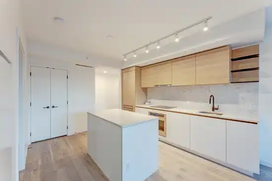 4xx 10448 UNIVERSITY DRIVE, Surrey BC V3T 0S7