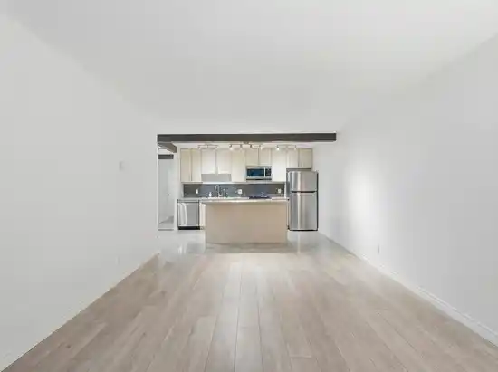 218 2012 FULLERTON AVENUE, North Vancouver BC V7P 3E3
