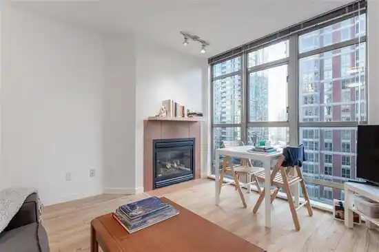 807 819 HAMILTON STREET, Vancouver BC V6B 6M2