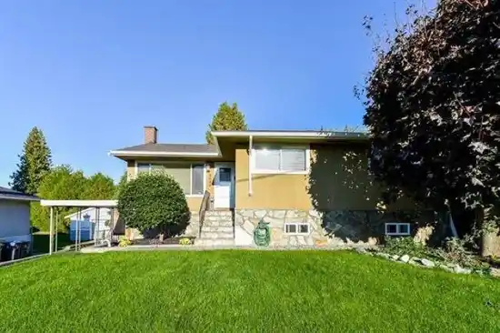 Lower 9686 PRINCESS DRIVE, Surrey BC V3V 2T4