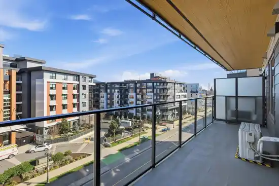 424 1529 OXFORD, North Vancouver BC V7J 0G2
