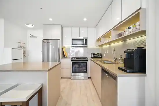 11xx 8850 UNIVERSITY CRESCENT, Burnaby BC V5A 0C8