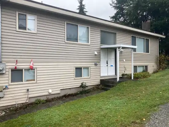 UPPER 5704 DUNDAS STREET, Burnaby BC V5B 1B5