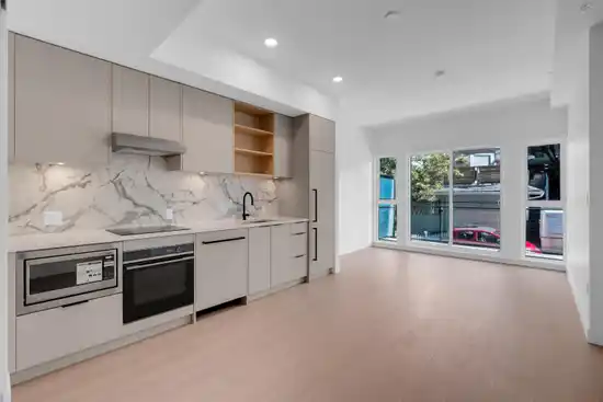 2XX 422 E 3RD STREET, North Vancouver BC V7L 0K1