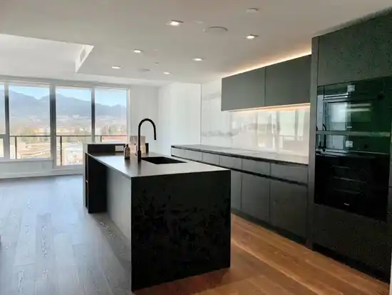 13** 620 CARDERO, Vancouver BC V6H 3M2