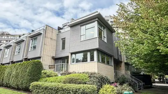 390 E 11TH AVE, Vancouver BC V5T 4V9