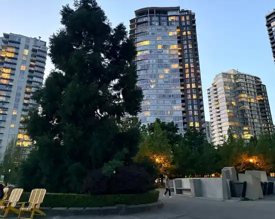 607 583 BEACH CRESCENT, Vancouver BC V6Z 3E6