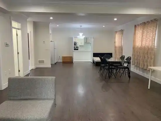 Main and Above 13766 NORTH BLUFF ROAD, Vancouver BC V4B 3B9