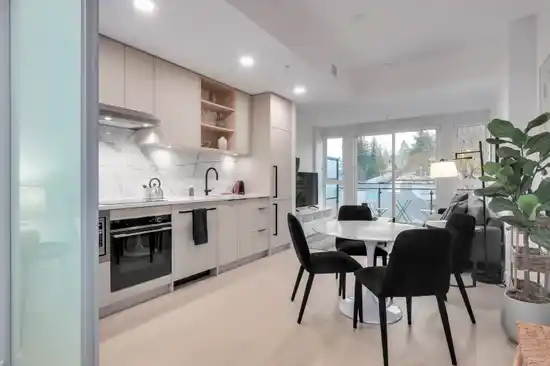 41* 422 E 3RD STREET, North Vancouver BC V7L 1G2