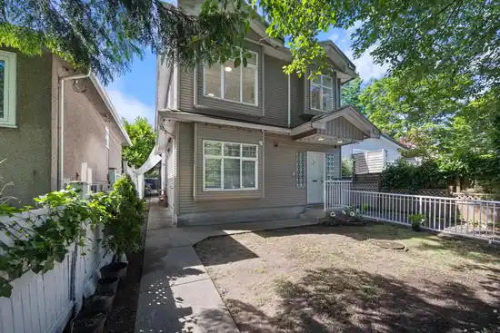 2320 DUNDAS STREET, Vancouver BC V5L 1K1
