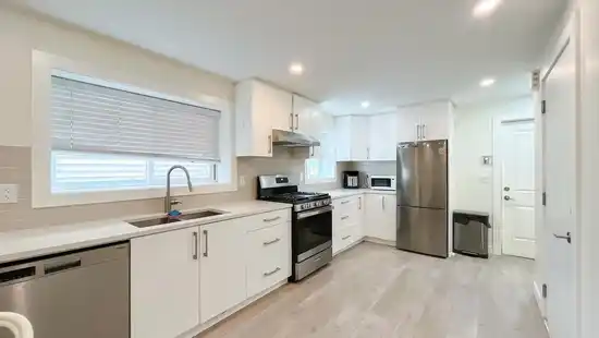 Ground Level 320 E 57TH AVENUE, Vancouver BC V5X 1S7