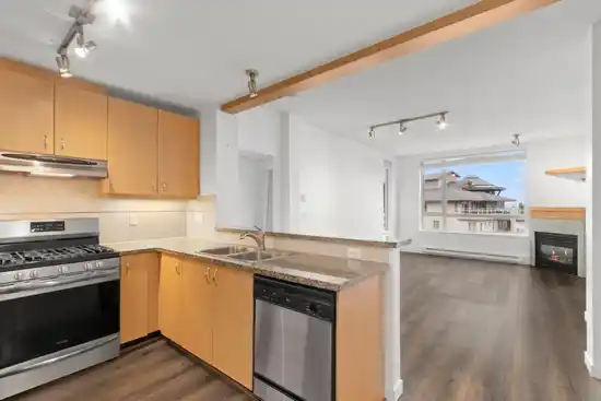 405 580 RAVEN WOODS DRIVE, North Vancouver BC V7G 2T3