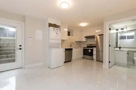3668 YALE STREET, Vancouver BC V5K 1C8
