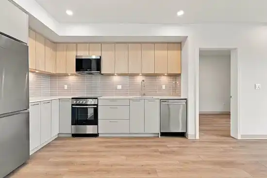 409 1529 OXFORD, North Vancouver BC V7J 0G2