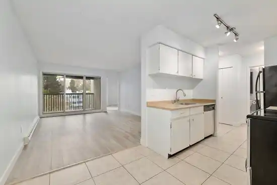 407 9857 MANCHESTER DRIVE, Burnaby BC V3N 4P6