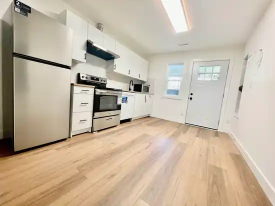 lower level 1965x 84 AVENUE, Surrey BC V4N 4V3