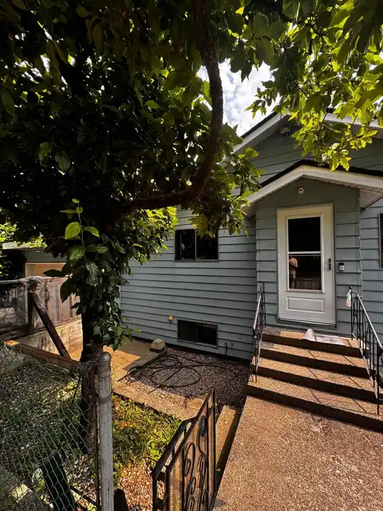 2205 NINTH AVENUE, New Westminster BC V3M 3H1