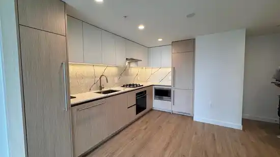 16xx 2135 SPRINGER AVENUE, Burnaby BC V5B 0C1