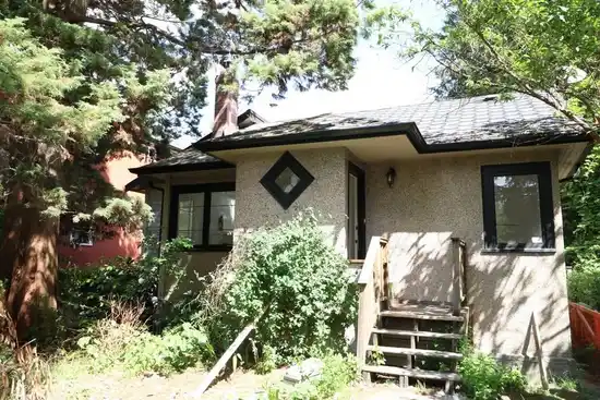 4631 W 14TH AVE, Vancouver BC V6R 2Y7