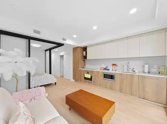 3xx 133 W 49TH AVENUE, Vancouver BC V5Y 0P8