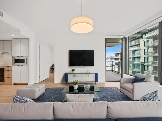 425 755 HARBOURSIDE DRIVE, North Vancouver BC V7P 0G1